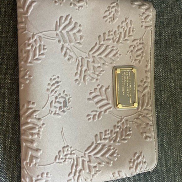 ❌SOLD❌Mini iPad case - Picture 2 of 3